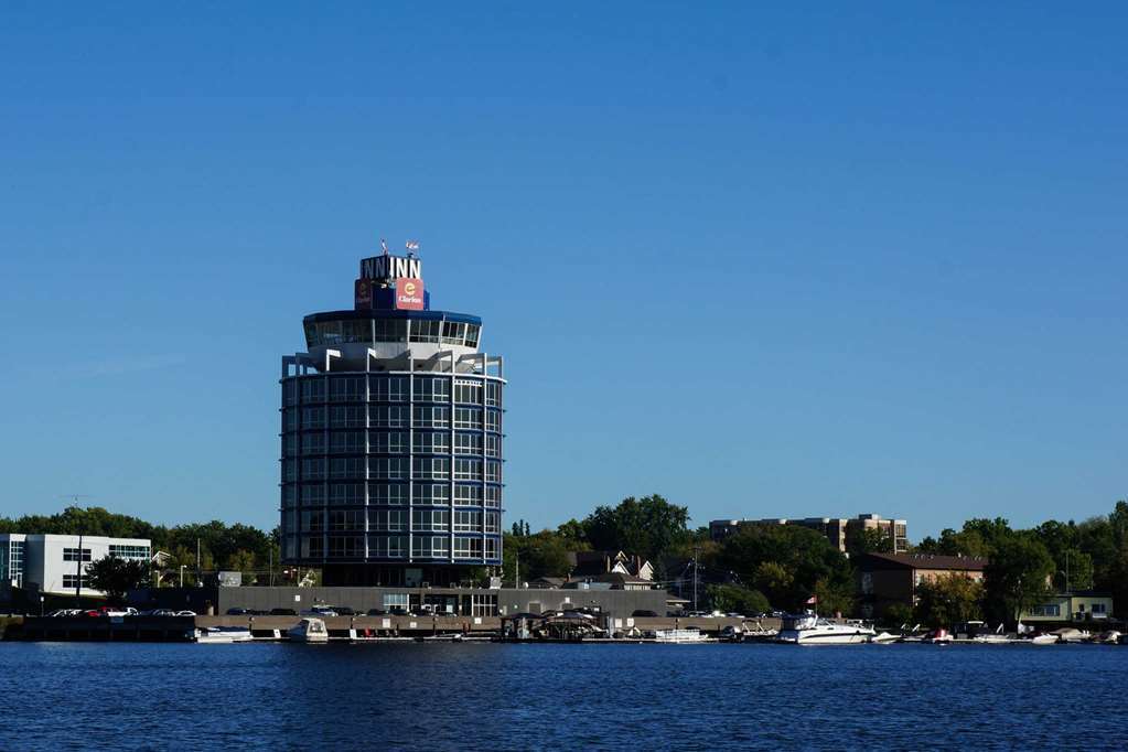 Clarion Lakeside Inn & Conference Centre ケノーラ エクステリア 写真