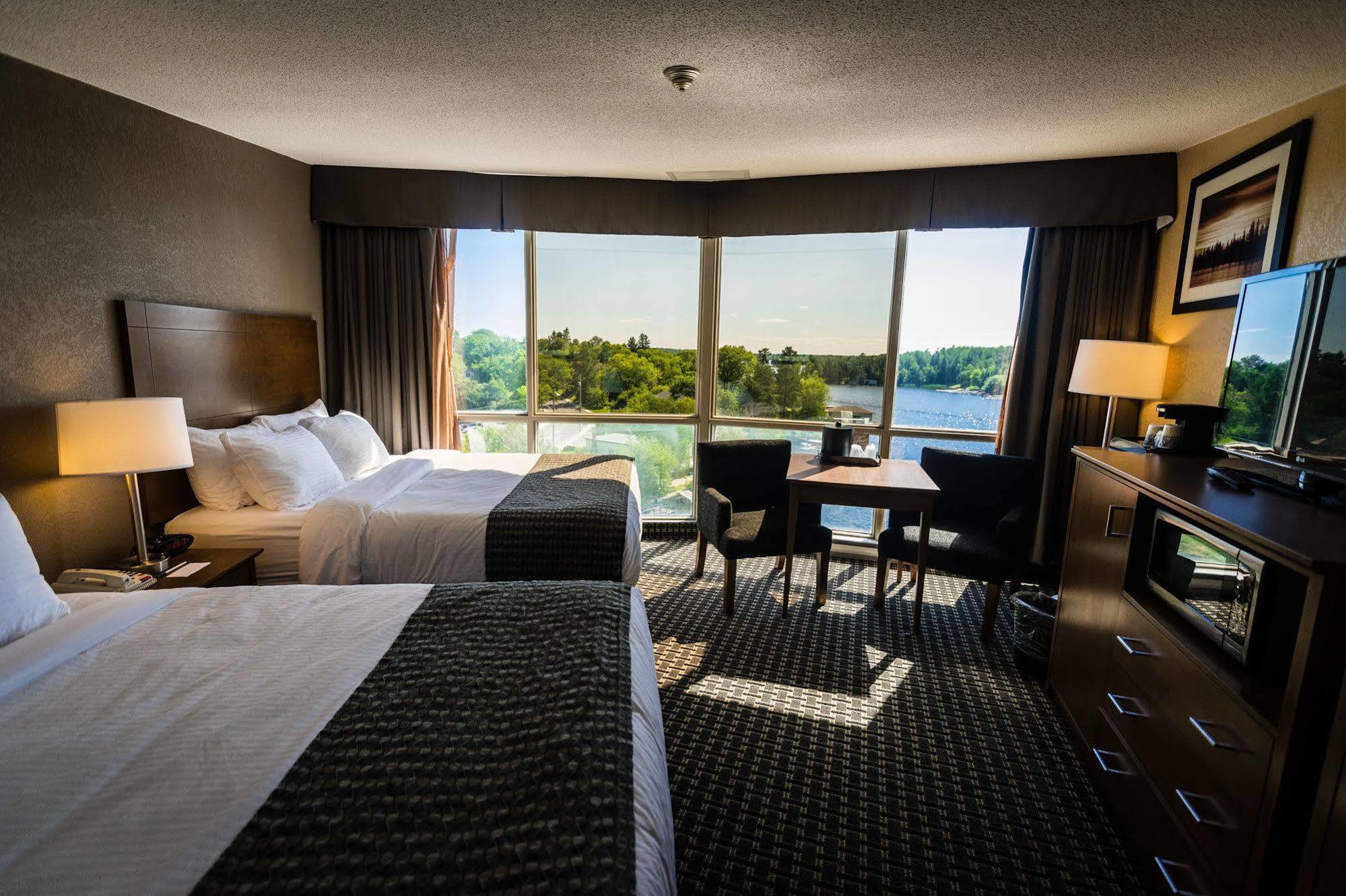 Clarion Lakeside Inn & Conference Centre ケノーラ エクステリア 写真